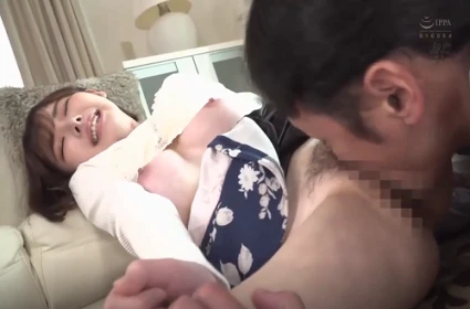 Em gái emifukada bị bạn thân của chồng sang tận nhà hiếp dâm